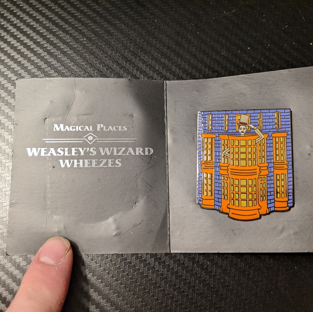 Wizarding World Loot Crate Pin